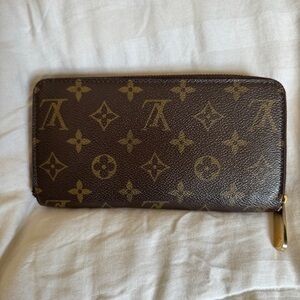 Louis Vuitton Zippy wallet